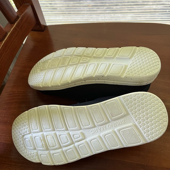 Ladies boat shoes. - Picture 3 of 3